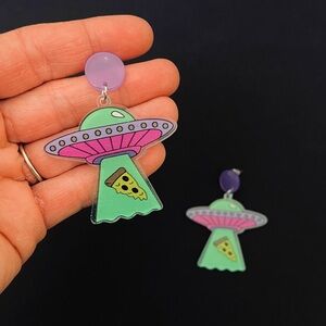 UFO Beaming Up a Slice of Pizza - Purple Stud